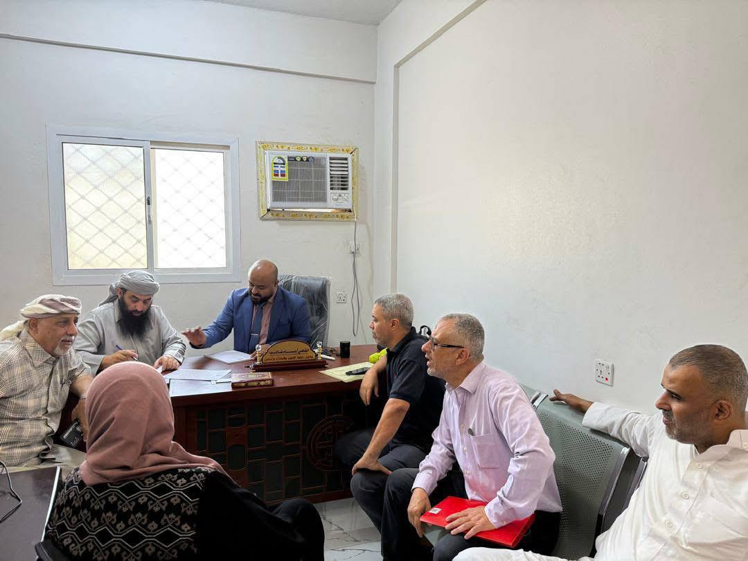 السلطة المحلية بالعاصمة عدن تتكفل بتغطية الحقوق الخاصة المترتبة على سجناء معسرين والنيابة تفرج عنهم - السلطة المحلية بالعاصمة عدن تتكفل بتغطية الحقوق الخاصة المترتبة على سجناء معسرين والنيابة تفرج عنهم -